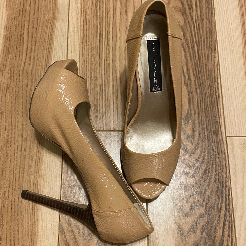 Steve Madden 4” Nude Peepers - Size 8.5
